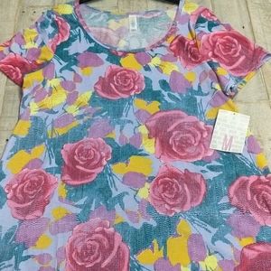 *BRAND NEW*LuLaRoe Medium Classic T